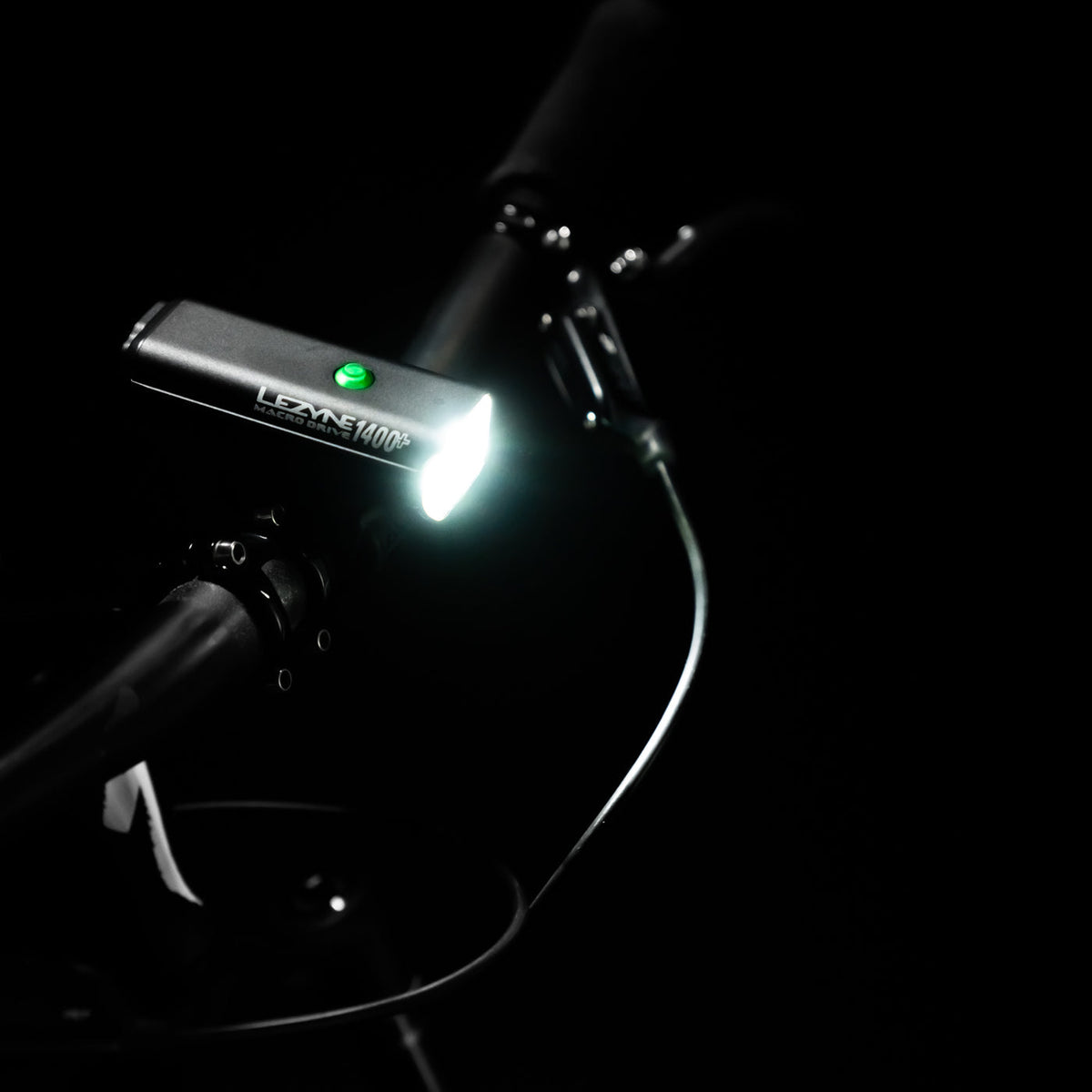 Luz Macro Drive 1400 Front Black Lezyne