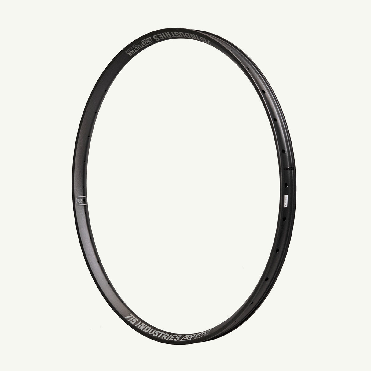 Llanta 715 Ultra Black 27.5