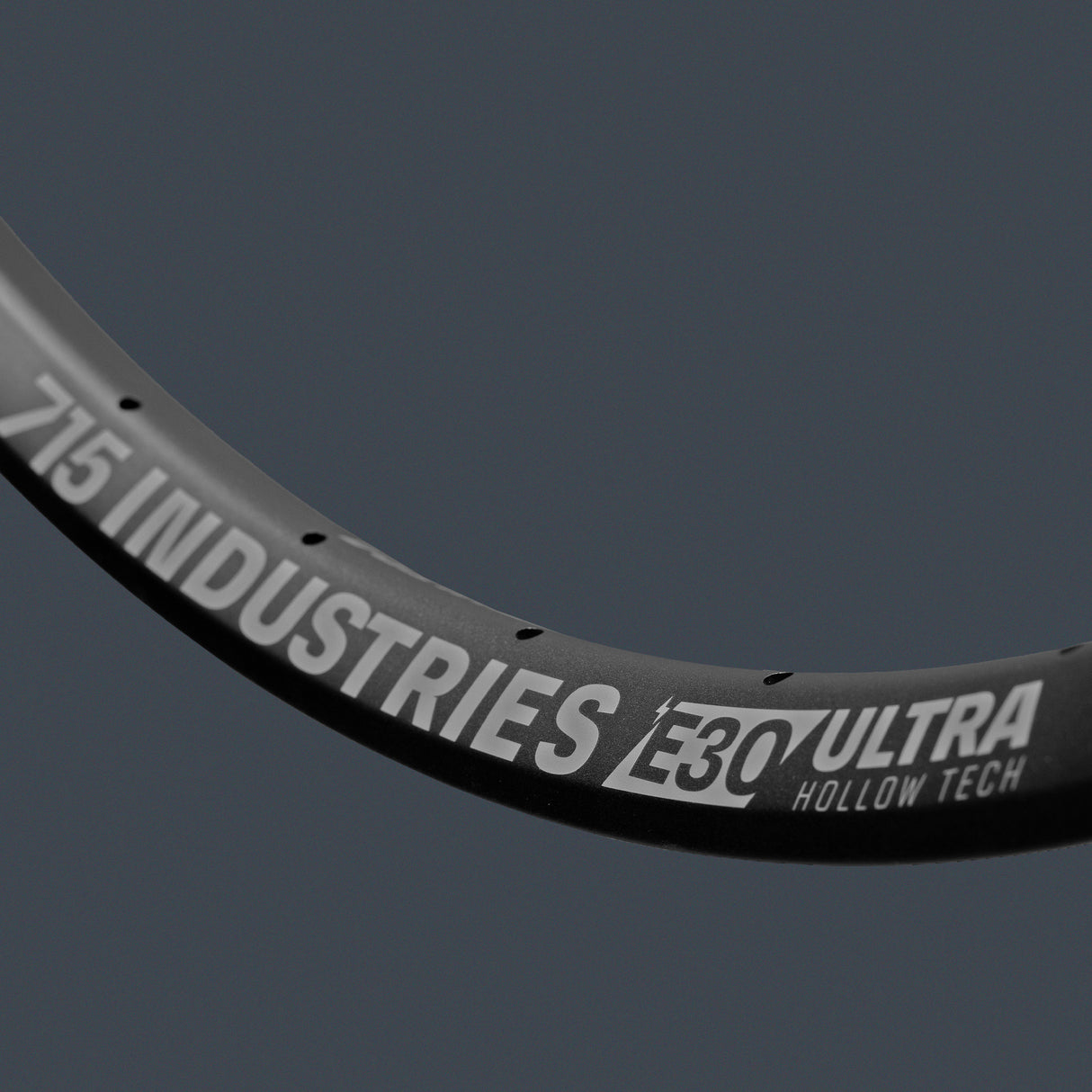 Llanta 715 Ultra Black 27.5