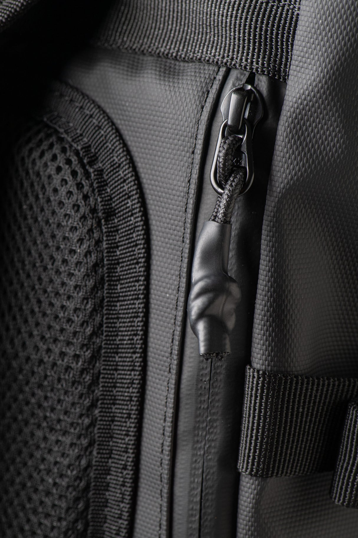 Mochila Roll On Top Carbon Black