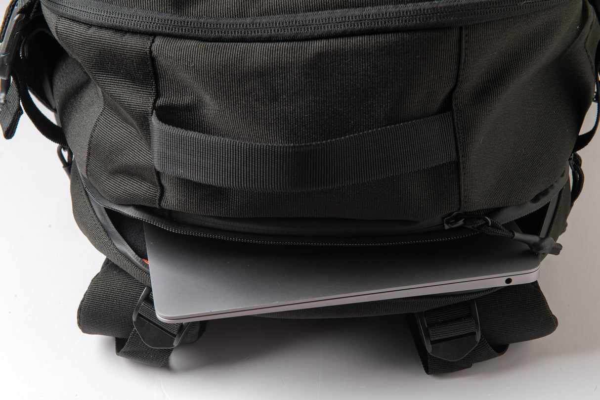 Mochila Traveler Carbon Black