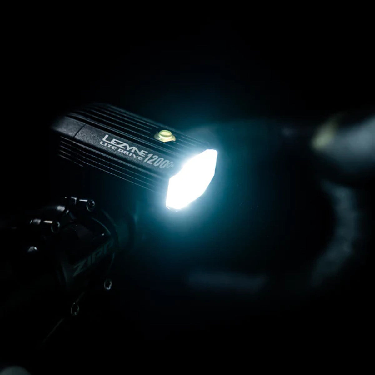Set Luces Lite Drive 1200+/Ktv Drive Pro+ Lezyne