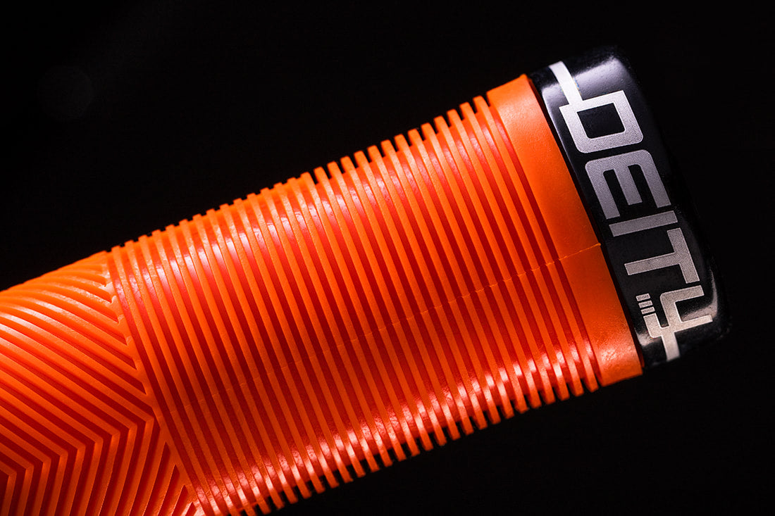 Puño Deity Knuckleduster (Colores)