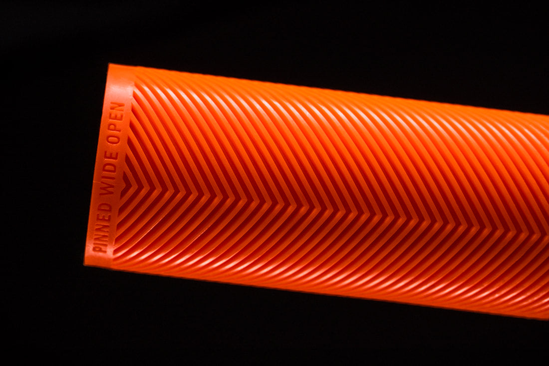 Puño Deity Knuckleduster (Colores)