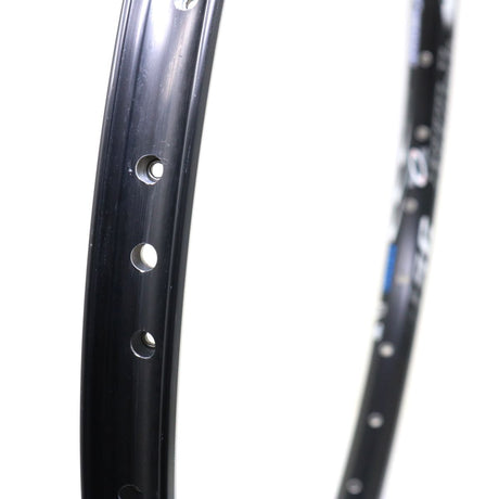 Llanta Weinmann Discbull 26" Ojetillos 36H Schrader Negro